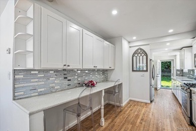 Welcome to this spacious and inviting Colonial in Freeport - photo 13