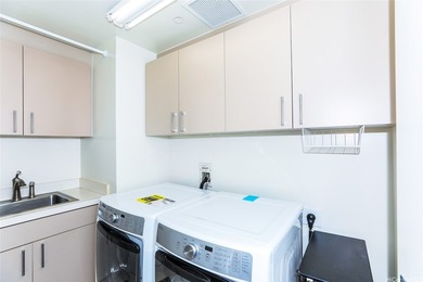 Living the Kakaako Life!!! Beautiful 3 Bedroom 2.5 Bath - photo 14