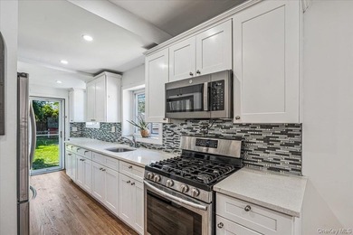 Welcome to this spacious and inviting Colonial in Freeport - photo 14