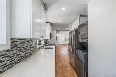 Welcome to this spacious and inviting Colonial in Freeport - photo 15
