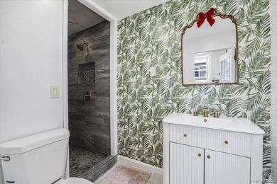 Welcome to this spacious and inviting Colonial in Freeport - photo 16