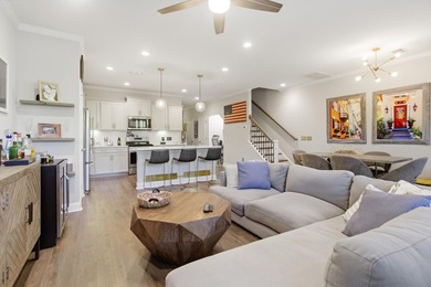 Gorgeous townhome on private pond lot less then 10 minutes to - photo 17