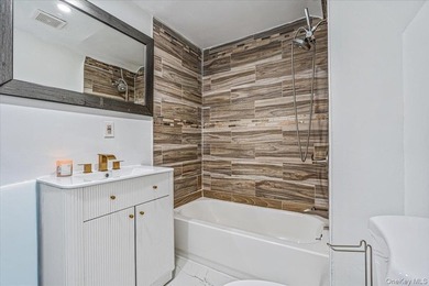 Welcome to this spacious and inviting Colonial in Freeport - photo 20