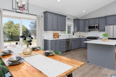 Lovely three bedroom mountain view home in the heart of - photo 20