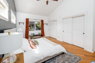 Lovely three bedroom mountain view home in the heart of - photo 27