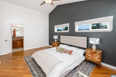 Lovely three bedroom mountain view home in the heart of - photo 28