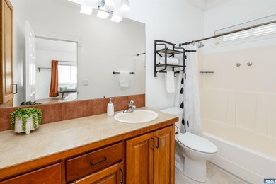 Lovely three bedroom mountain view home in the heart of - photo 29