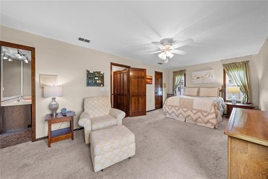 Fantastic FOUR-bedroom THREE- bath pool home situated on a 0.732 - photo 30