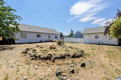 Lovely three bedroom mountain view home in the heart of - photo 39