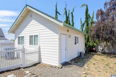 Lovely three bedroom mountain view home in the heart of - photo 40