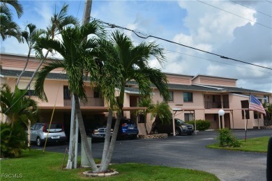 Cape Coral Lakes Area Condo For Sale in Cape Coral Florida