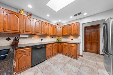 Fantastic FOUR-bedroom THREE- bath pool home situated on a 0.732 - photo 41
