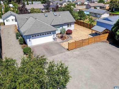 Lovely three bedroom mountain view home in the heart of - photo 45