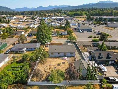 Lovely three bedroom mountain view home in the heart of - photo 47