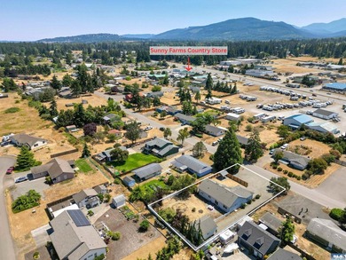 Lovely three bedroom mountain view home in the heart of - photo 48