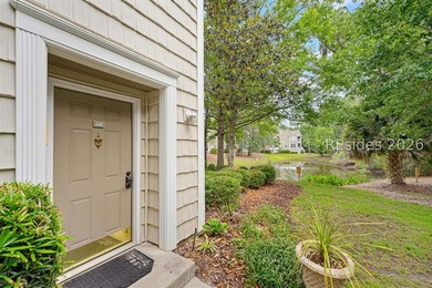 Beautifully maintained 2-bedroom, 2-bath condo offering spacious - photo 2