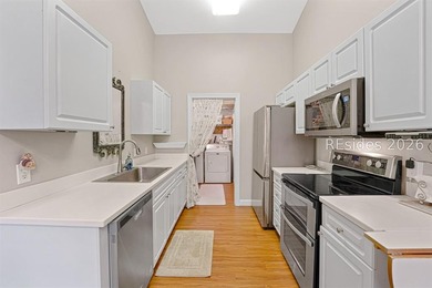 Beautifully maintained 2-bedroom, 2-bath condo offering spacious - photo 8