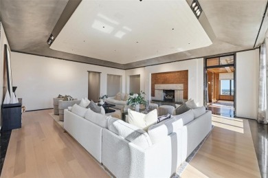 Captivating views of Dallas & exquisite details of pure luxury