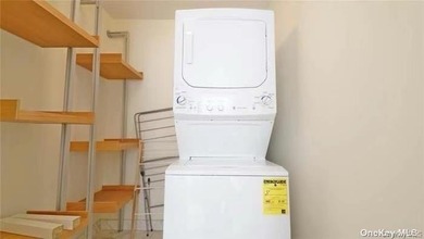 Huge 4 bedroom with 2 full bath 2 balcony, washer and dryer in - photo 5