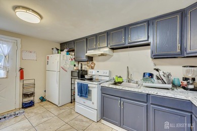 Amazing opportunity to Own a Mixed Use Building. This Beautiful - photo 16