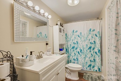 Amazing opportunity to Own a Mixed Use Building. This Beautiful - photo 25