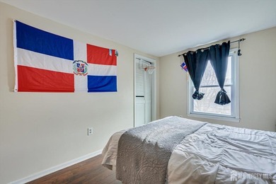 Amazing opportunity to Own a Mixed Use Building. This Beautiful - photo 29