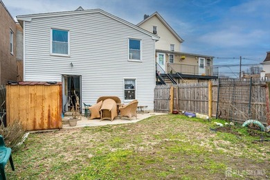 Amazing opportunity to Own a Mixed Use Building. This Beautiful - photo 32