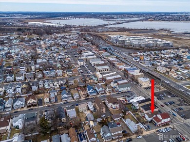 Amazing opportunity to Own a Mixed Use Building. This Beautiful - photo 36