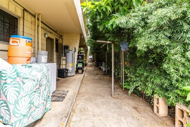 Being on the end means windows on two sides and a cross-breeze - photo 8