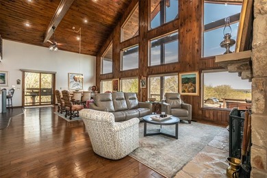 This exceptional lakeview property offers the perfect blend of - photo 11
