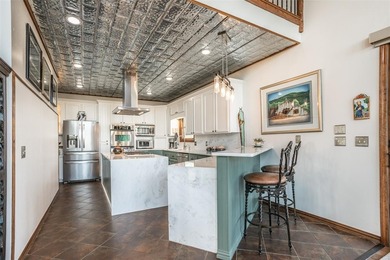 This exceptional lakeview property offers the perfect blend of - photo 12