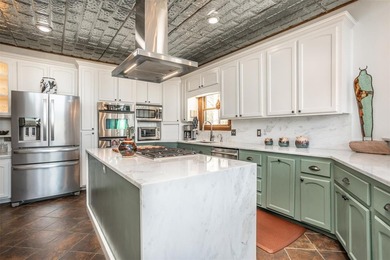 This exceptional lakeview property offers the perfect blend of - photo 13