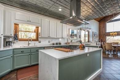 This exceptional lakeview property offers the perfect blend of - photo 16