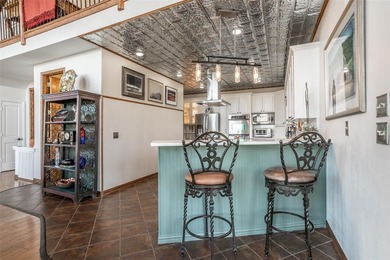 This exceptional lakeview property offers the perfect blend of - photo 18