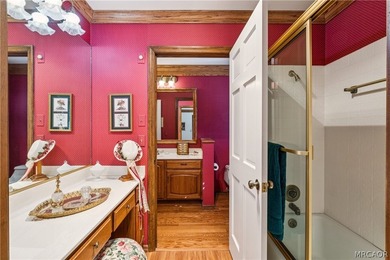Welcome to this exceptional mountain retreat with one-of-a-kind - photo 22