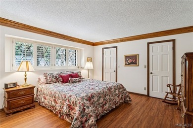 Welcome to this exceptional mountain retreat with one-of-a-kind - photo 23