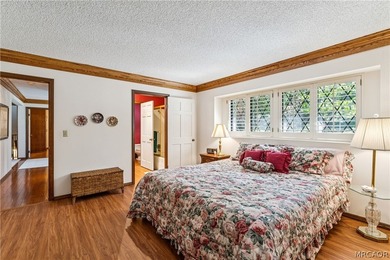Welcome to this exceptional mountain retreat with one-of-a-kind - photo 24