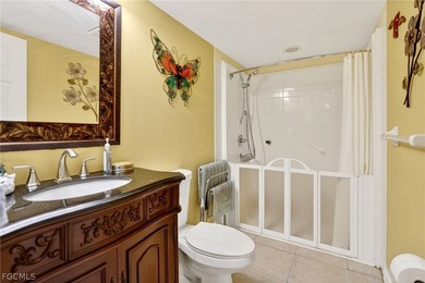 Gulf access condo. Ground floor unit, screened lanai with lake - photo 25