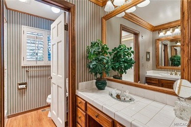 Welcome to this exceptional mountain retreat with one-of-a-kind - photo 29