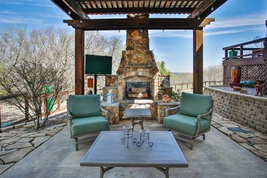 This exceptional lakeview property offers the perfect blend of - photo 29
