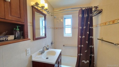 Garden style coop 3-story-brick building in the heart of Forest - photo 10