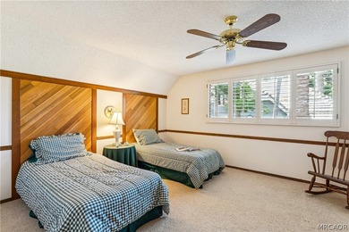 Welcome to this exceptional mountain retreat with one-of-a-kind - photo 37
