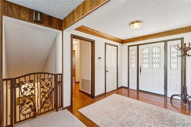 Welcome to this exceptional mountain retreat with one-of-a-kind - photo 40