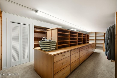 Discover the ultimate expression of refined waterfront living in - photo 51