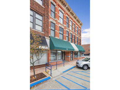 Large Main St building with 2 Store fronts on Main St in Elkhart - photo 3