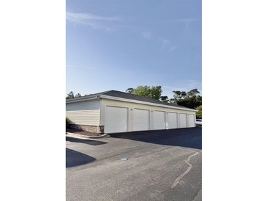 PRIVATE GARAGE IN MAGNOLIA POINTE! Perfect for residents and - photo 2