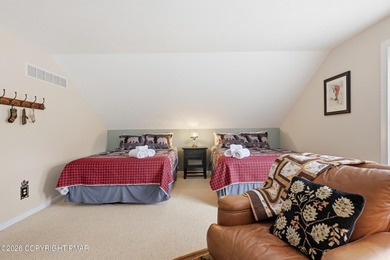 Welcome to this beautifully maintained and fully furnished home - photo 17