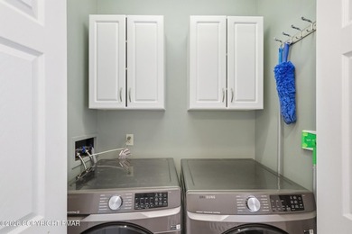 Welcome to this beautifully maintained and fully furnished home - photo 32