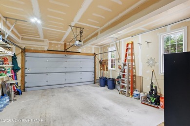 Welcome to this beautifully maintained and fully furnished home - photo 33