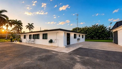 Spectacular property offering two Folios 30-5 zoned residential - photo 13
